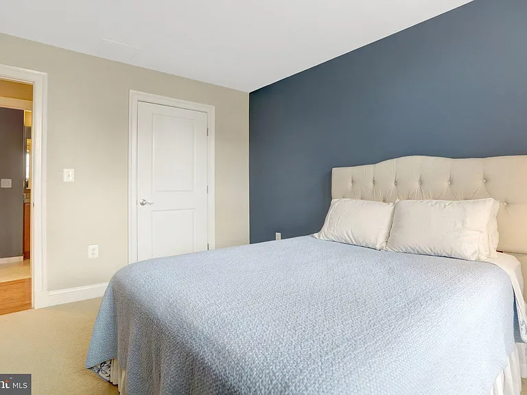 1023 N Royal St #312 — Photo 15