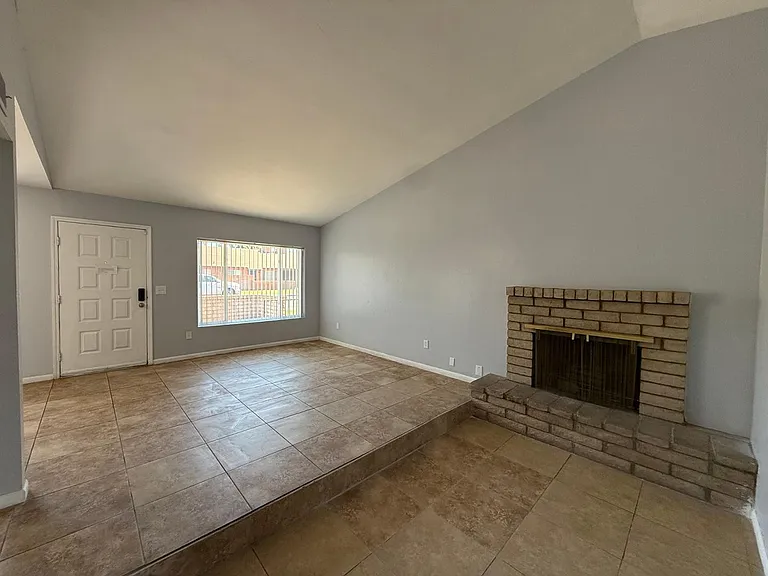 126 W Loma Vista Dr #101 — Photo 3