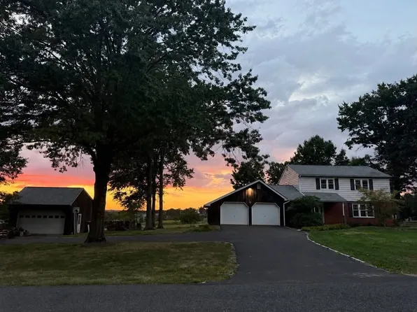 223 Orchard Ln, Harleysville, PA 19438