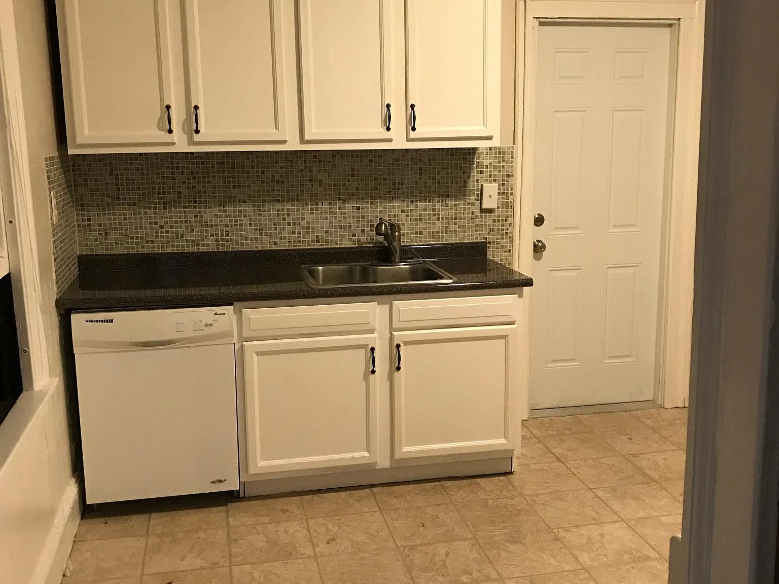 2 bed, 1300 sqft, $1,900 — Photo 1