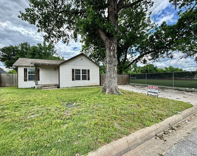 2 bed, 1.0 bath, 840 sqft, $1,395 — Photo 2