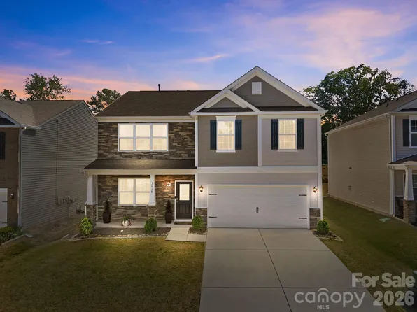 3016 Platinum Pointe Dr, Charlotte, NC 28227