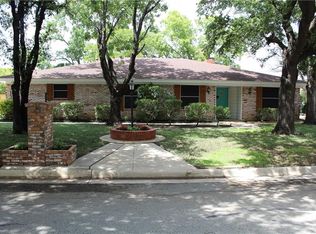 6821 Corona Dr, North Richland Hills, TX 76180