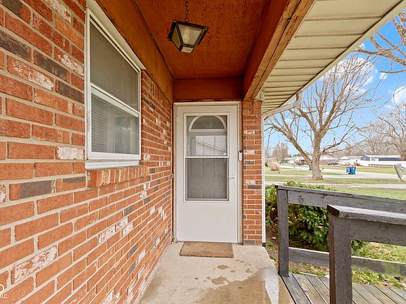 3rd image of 3033-3035 S Hartman Dr