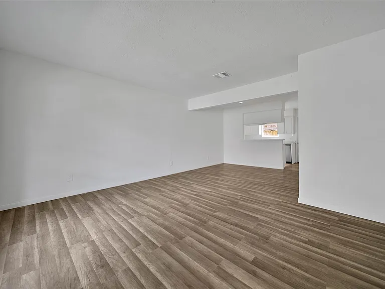 10006 Neuens Rd #1 — Photo 5
