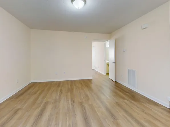 48 Chateau Ln #110, Stuarts Draft, VA 24477