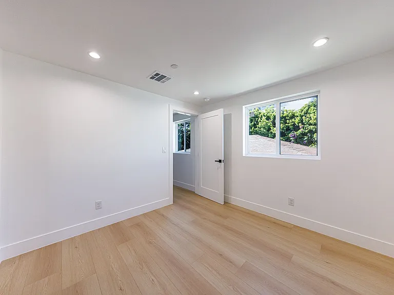 1330 S. Longwood Ave. — Photo 52