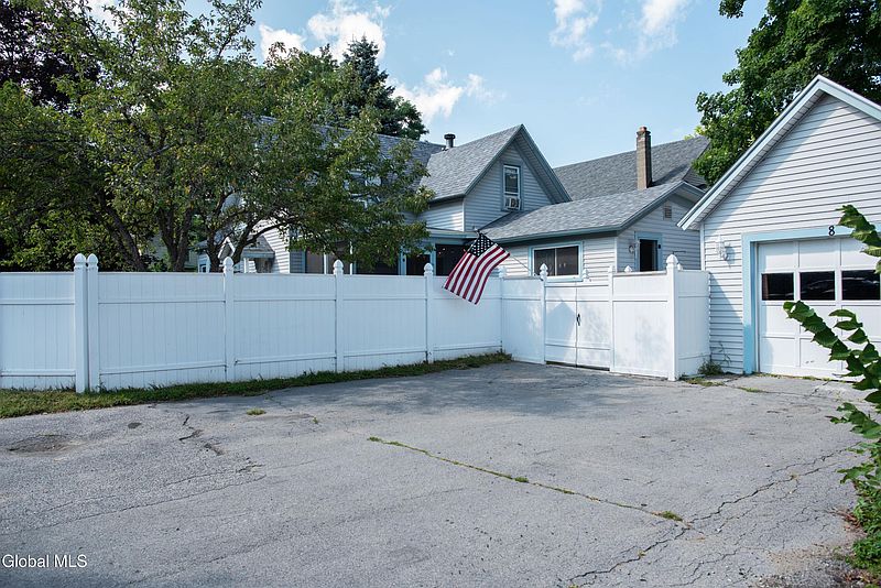 3rd image of 8 Stewart Avenue