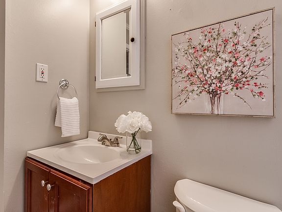 5th image of 8951 Beatrice St