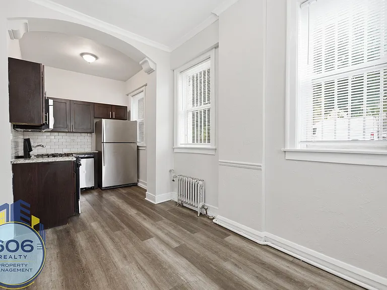 The Ashland Tower Modern Living in the Heart of Rogers Park — Photo 36