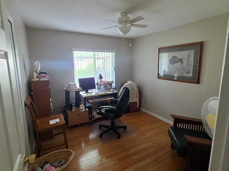 725 Hamlin Dr — Photo 3