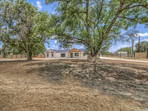 8633 S FORK LN, San Antonio, TX 78263