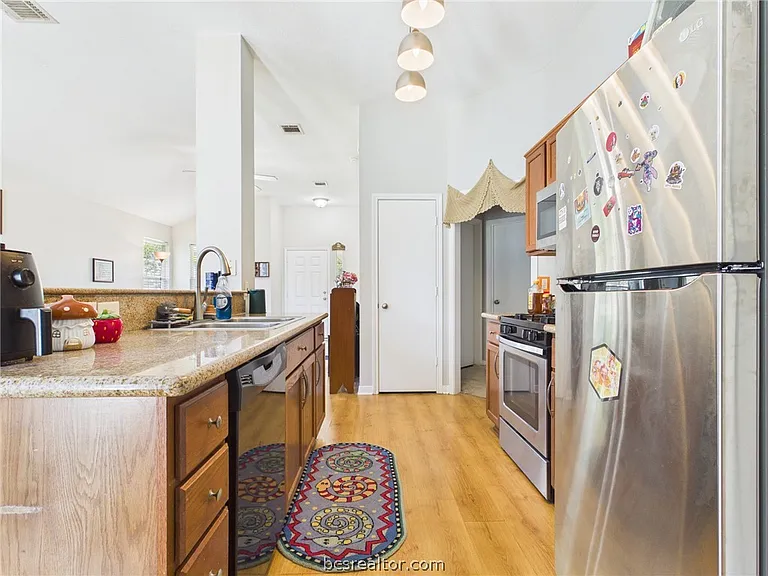 1006 Crested Point Dr — Photo 6