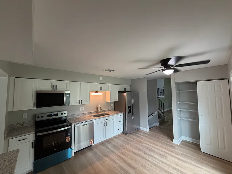 Ridgeway Dr — Photo 2