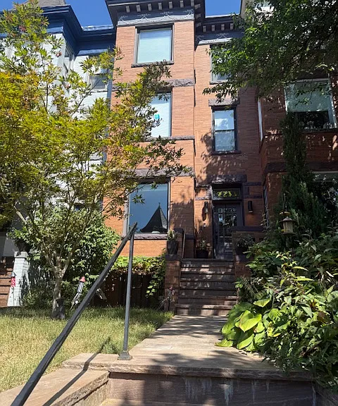 2233 1st St NW #B — Photo 2