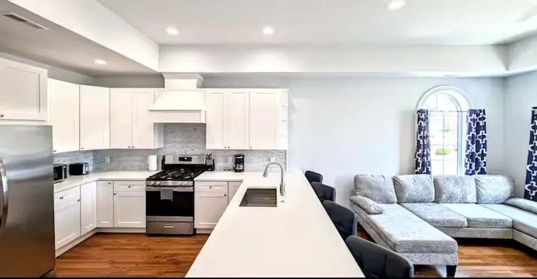 2 bed, 1000 sqft, $2,900 — Photo 2