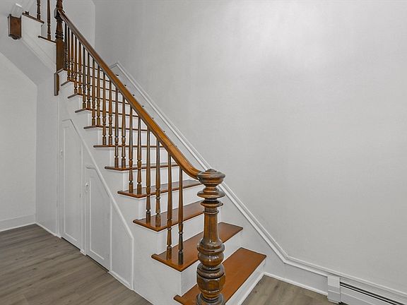 5th image of 220 Westford St