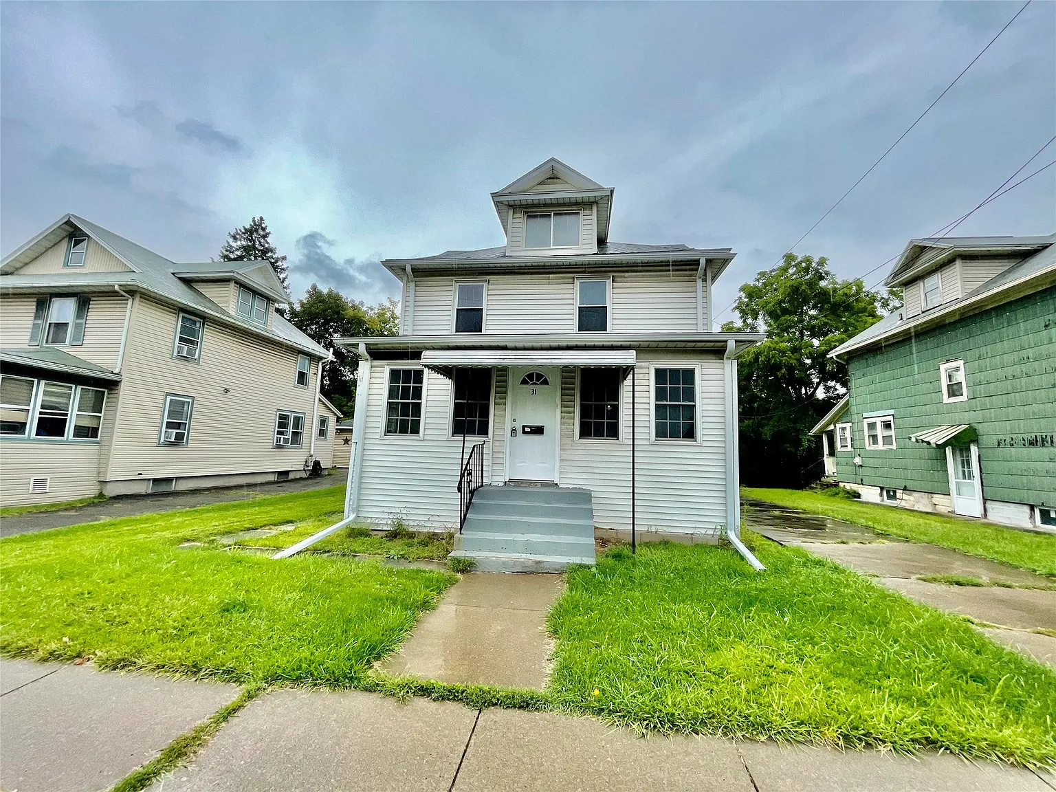 3 bed, 1.5 bath, 1932 sqft, $1,850 — Photo 1