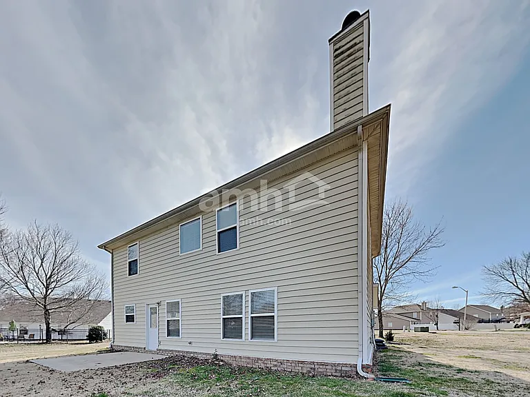 1316 Roxbury Ct — Photo 19