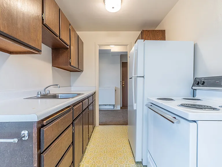 The Queensborough Apartments — Photo 48