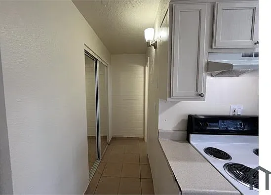 901 E Pierce St #5 — Photo 2