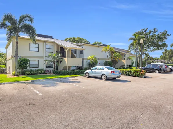 12962 Briarlake Dr, West Palm Beach, FL