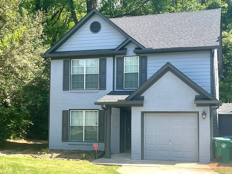 1380 Gates Cir SE — Photo 2