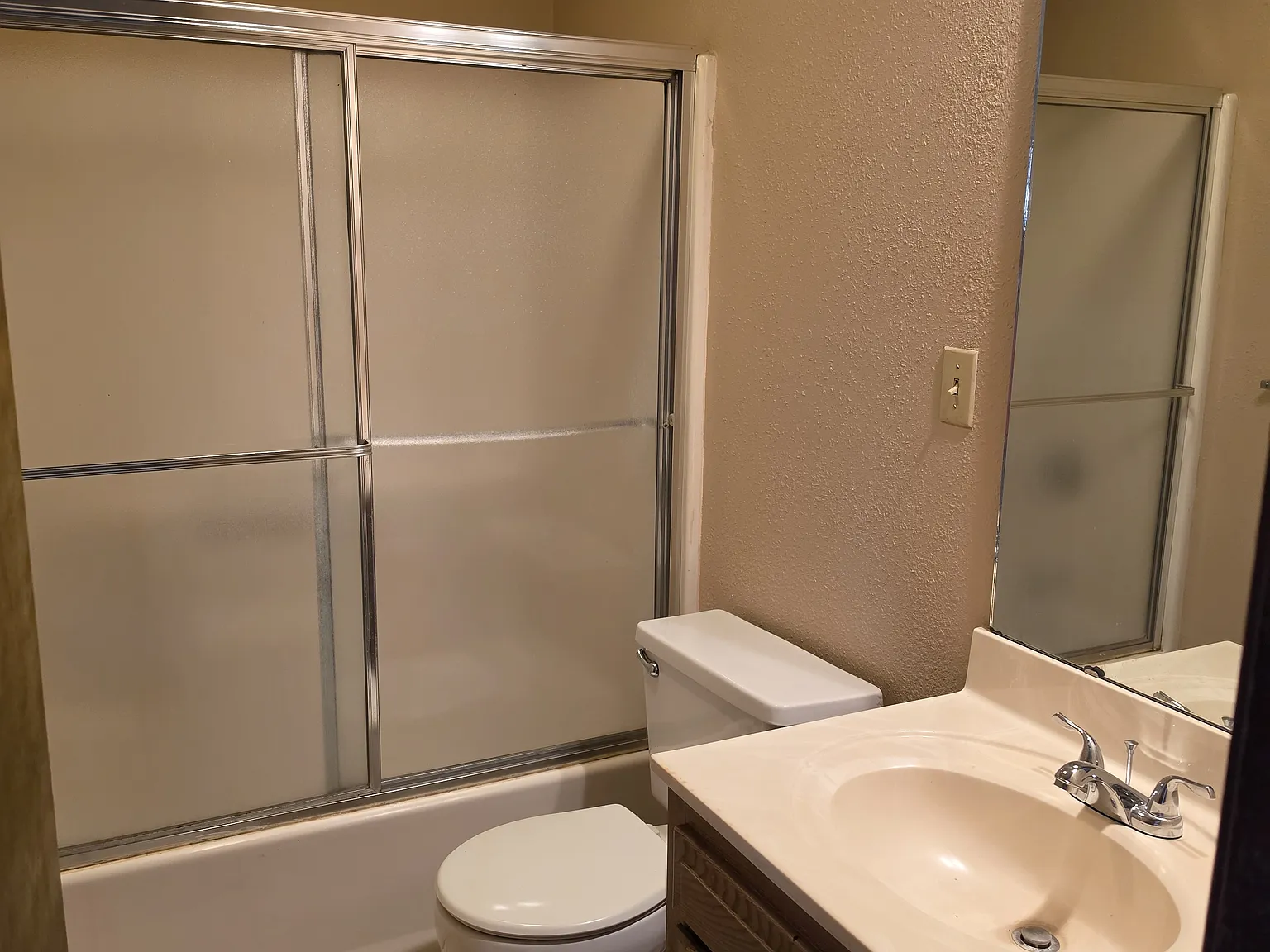 2 bed, 1200 sqft, $1,100 — Photo 4