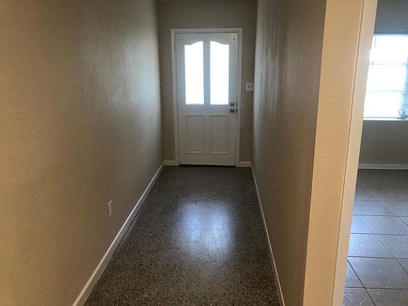 5th image of 810 Wilkie St