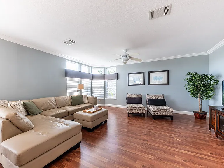 2 Emden Cir — Photo 22