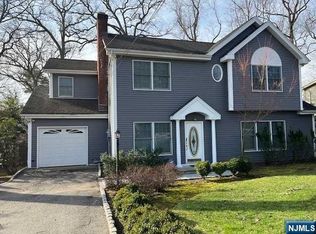 154 Riveredge Rd, Tenafly, NJ 07670