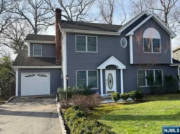 154 Riveredge Rd, Tenafly, NJ 07670