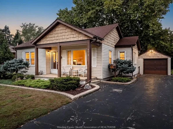 171 Maple Ave, Lasalle, ON N9J 1N7
