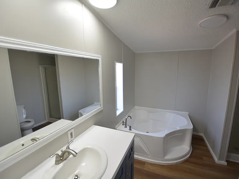 1144 Bradbury Rd — Photo 4