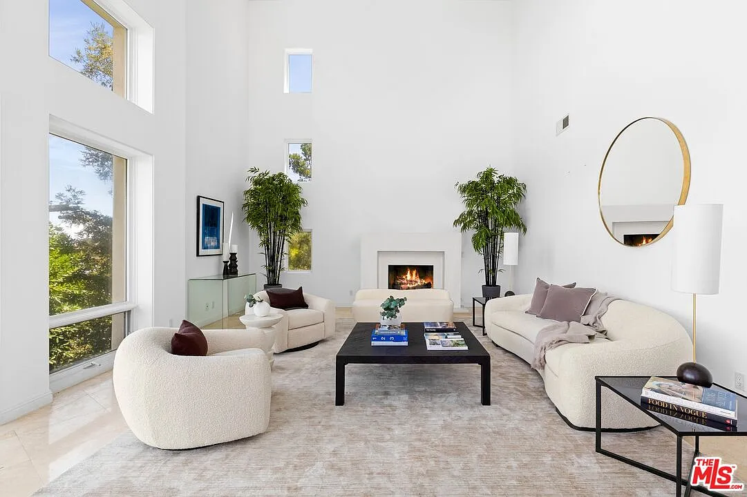 6 bed, 7.0 bath, 8754 sqft, $26,000 — Photo 1
