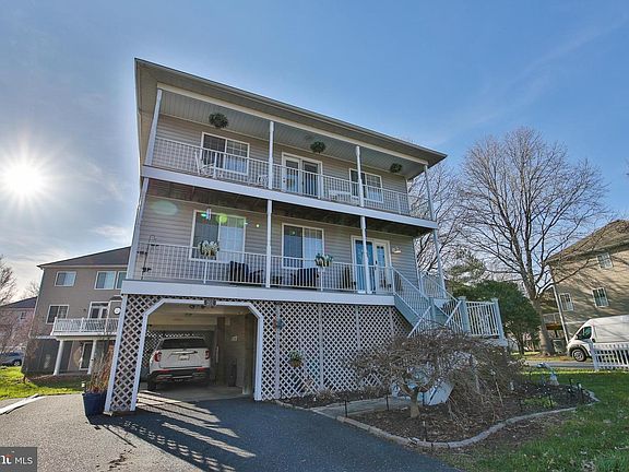 3rd image of 201 Mariners Point Dr