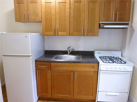 5th image of 516 E 79th St APT 5E