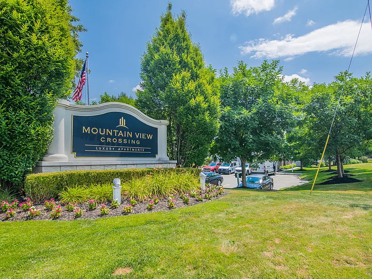 Mountain View Crossing — Photo 21