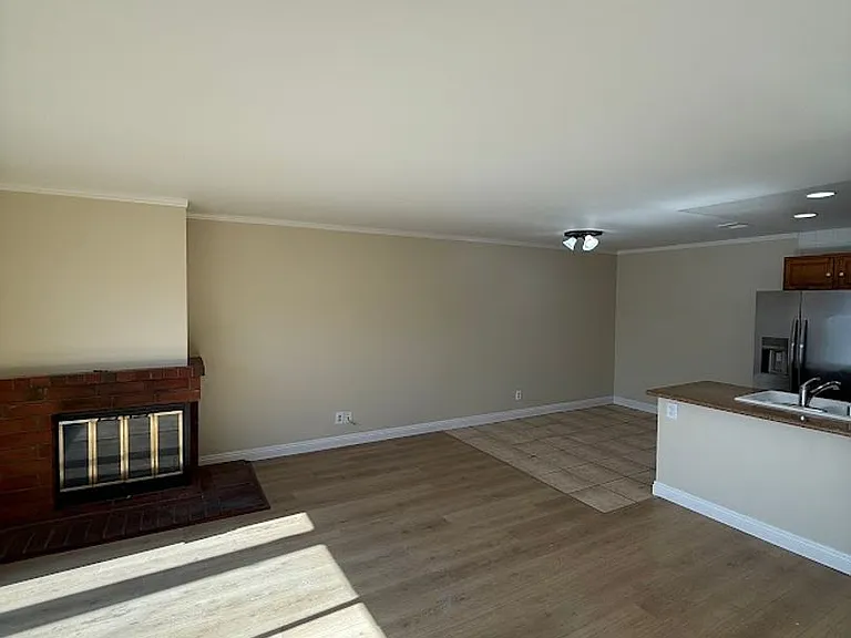 2394 Royal Ave #30 — Photo 9
