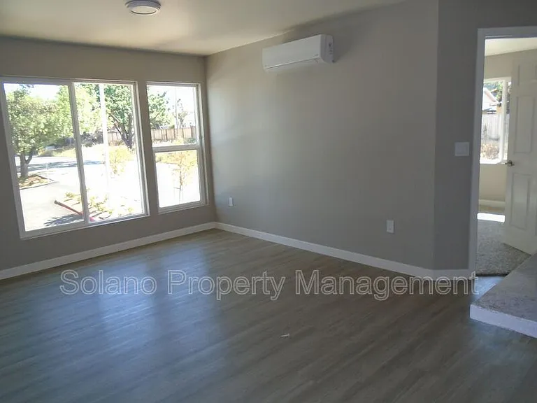 2401 Broadway St #107 — Photo 6