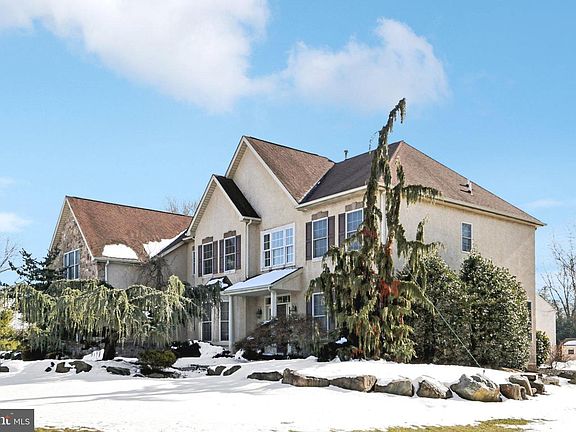 3rd image of 2902 Pickertown Rd