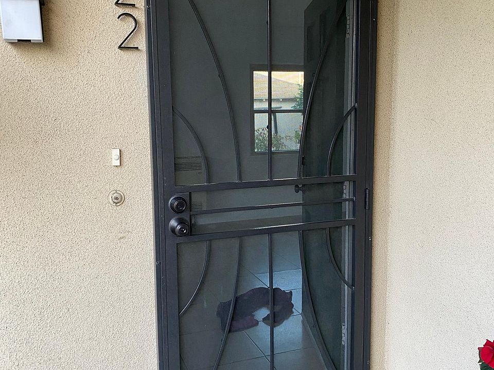 1st image of 922 W San Marino Ave