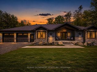 1068 Xavier St, Gravenhurst, ON P0E 1G0