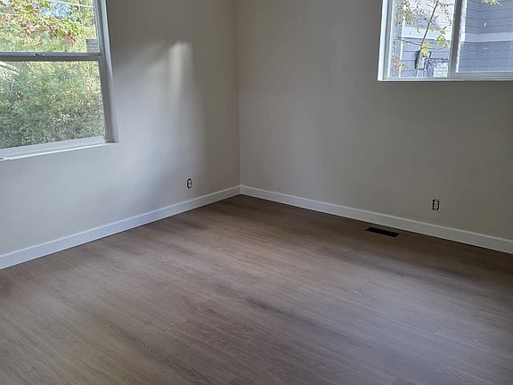 5th image of 2737 SE 115th Ave