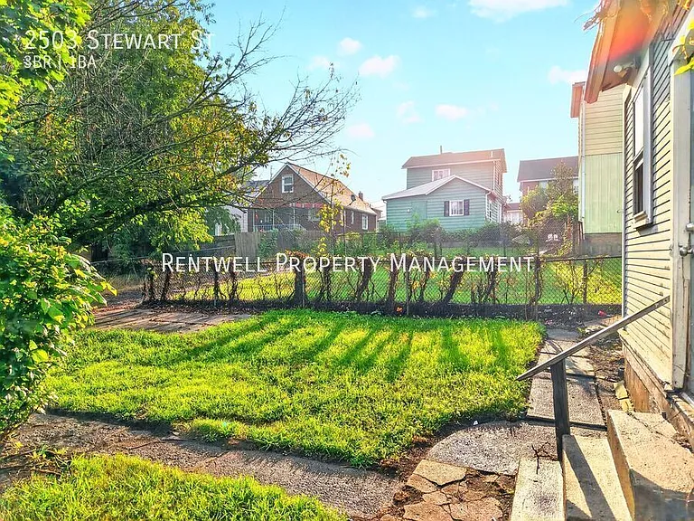 2503 Stewart St — Photo 23