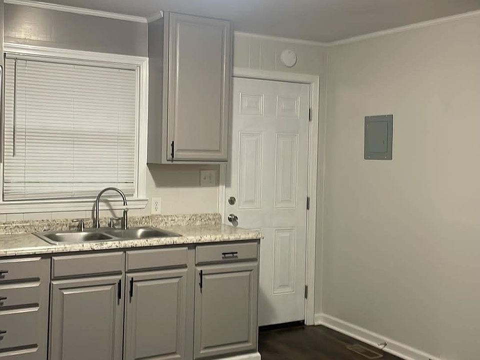 1st image of 102 Quail Dr APT A