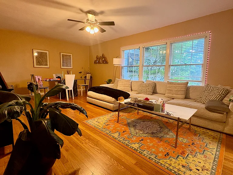 2420 Hartford Rd — Photo 3
