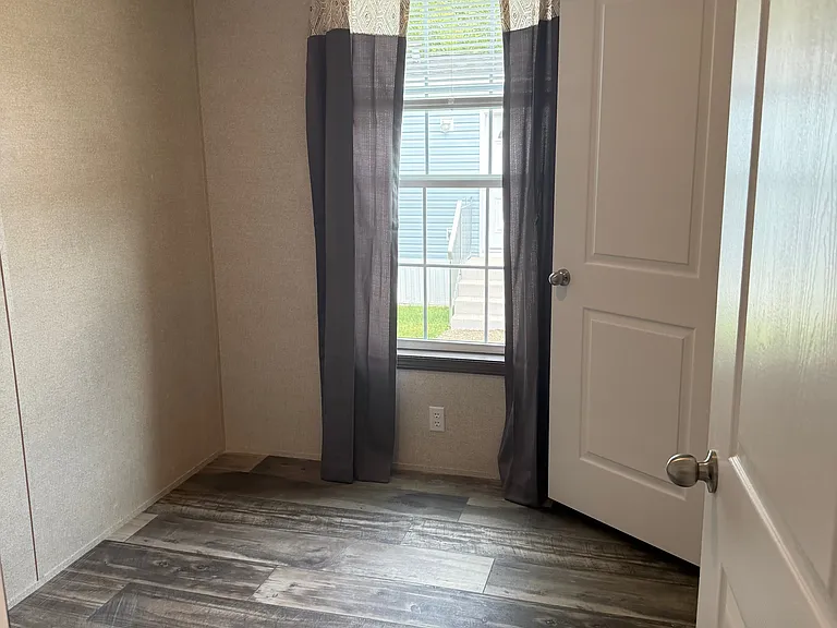 26 Austin Dr — Photo 2