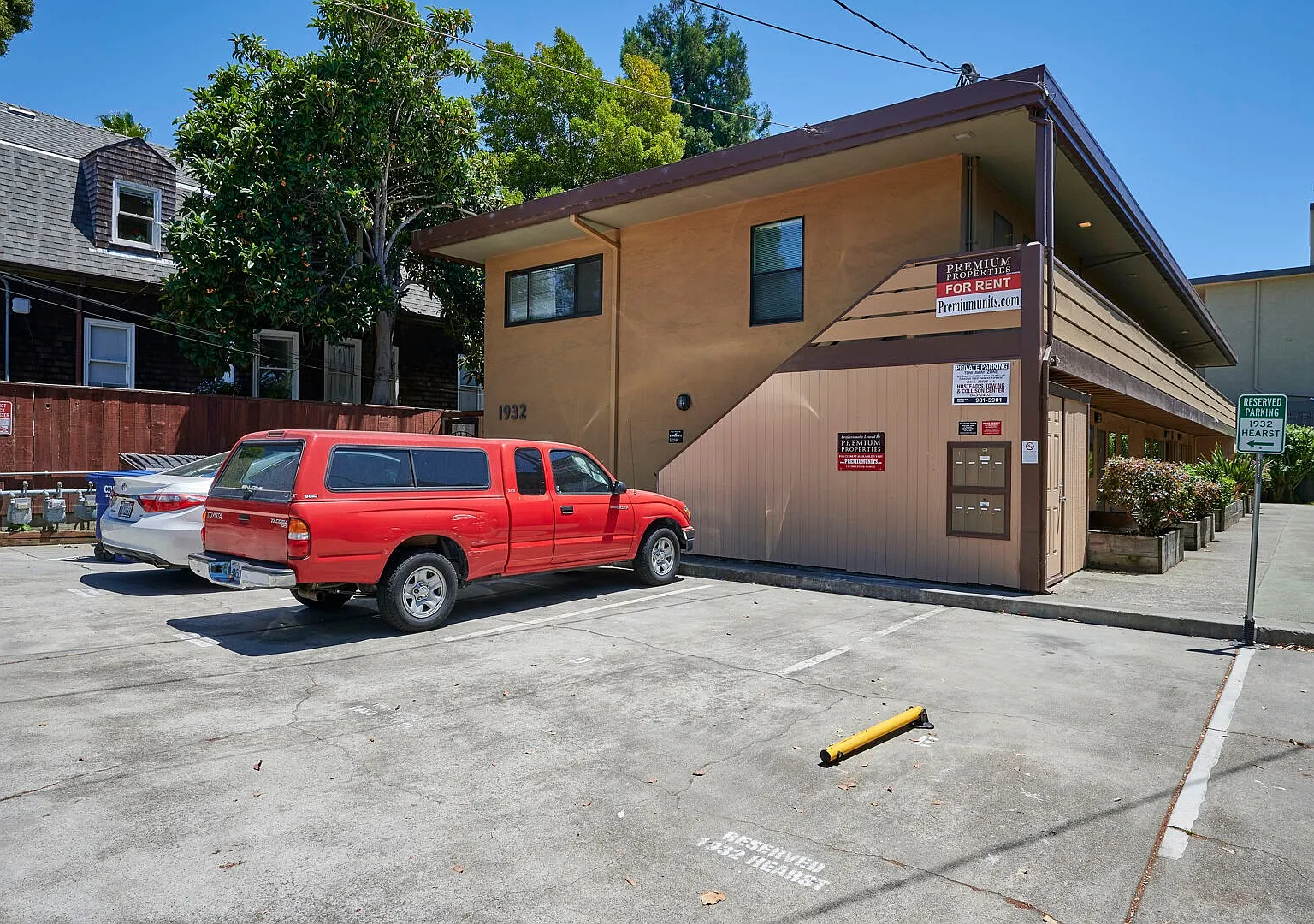 1932 Hearst Ave — Photo 1