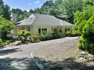6 Tanbark Trl, Saddle River, NJ 07458